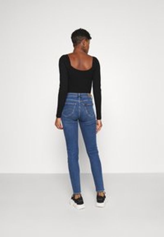 Lee Scarlett High Mid Worn Martha