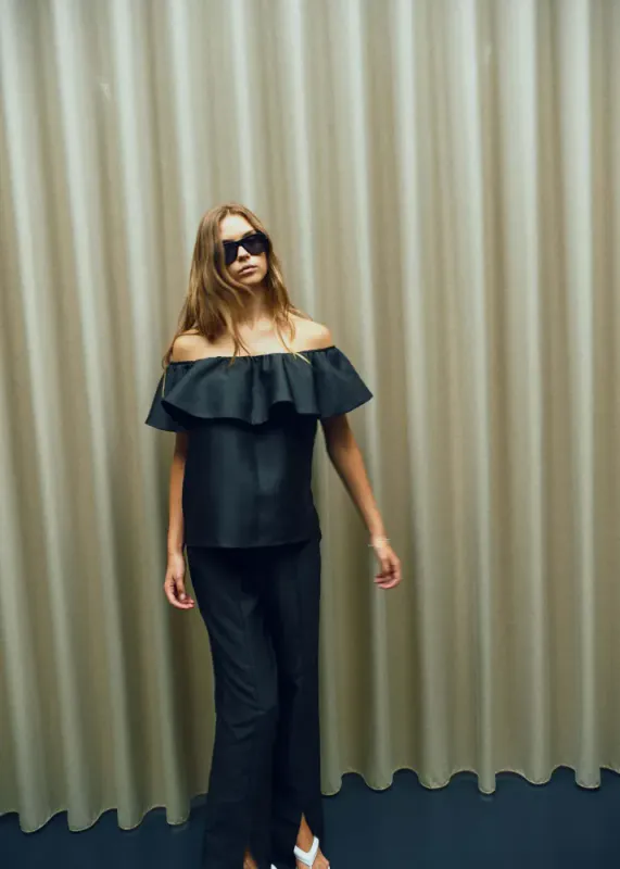ANA OFF SHOULDER TOP BLACK