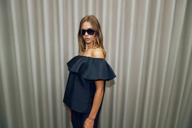 ANA OFF SHOULDER TOP BLACK